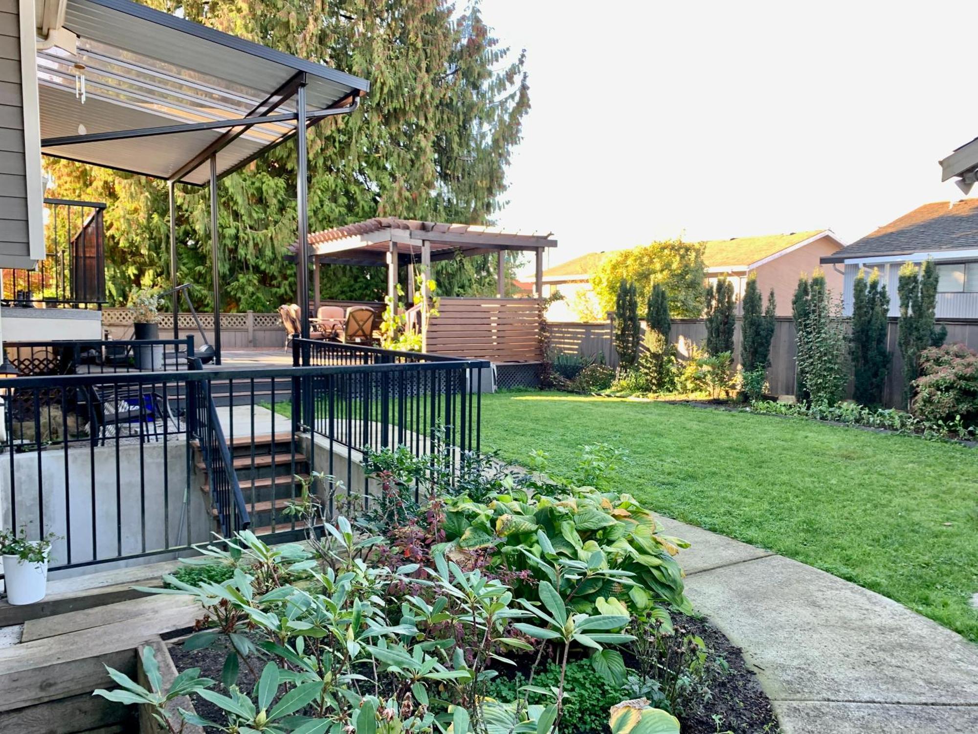 Spacious Burnaby Guest Home Exterior photo